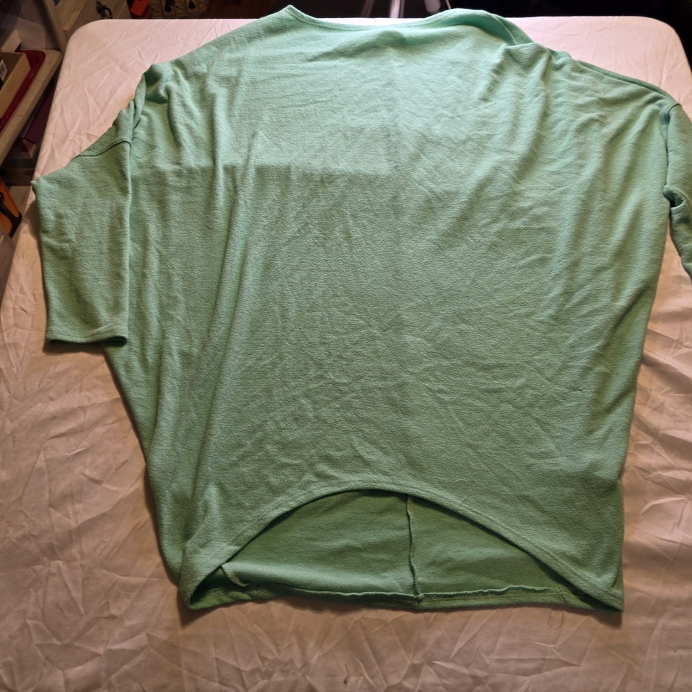 Charlotte Avery....Mint Green Oversized Top - Picture 2 of 7